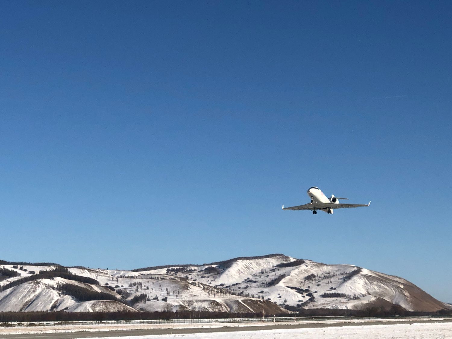 阿尔山机场完成2019-2020年度首次公务机除（防）冰保障工作