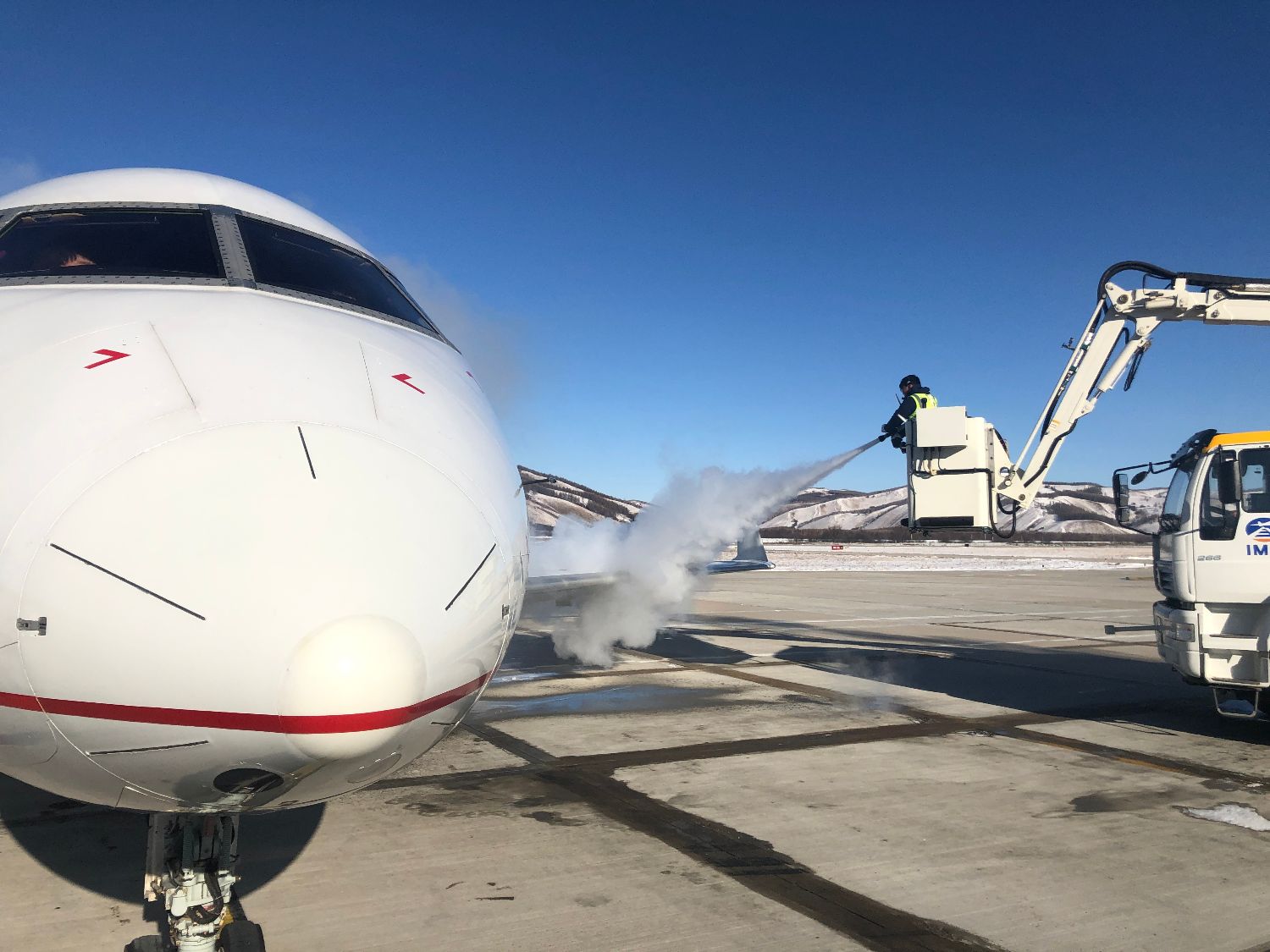 阿尔山机场完成2019-2020年度首次公务机除（防）冰保障工作
